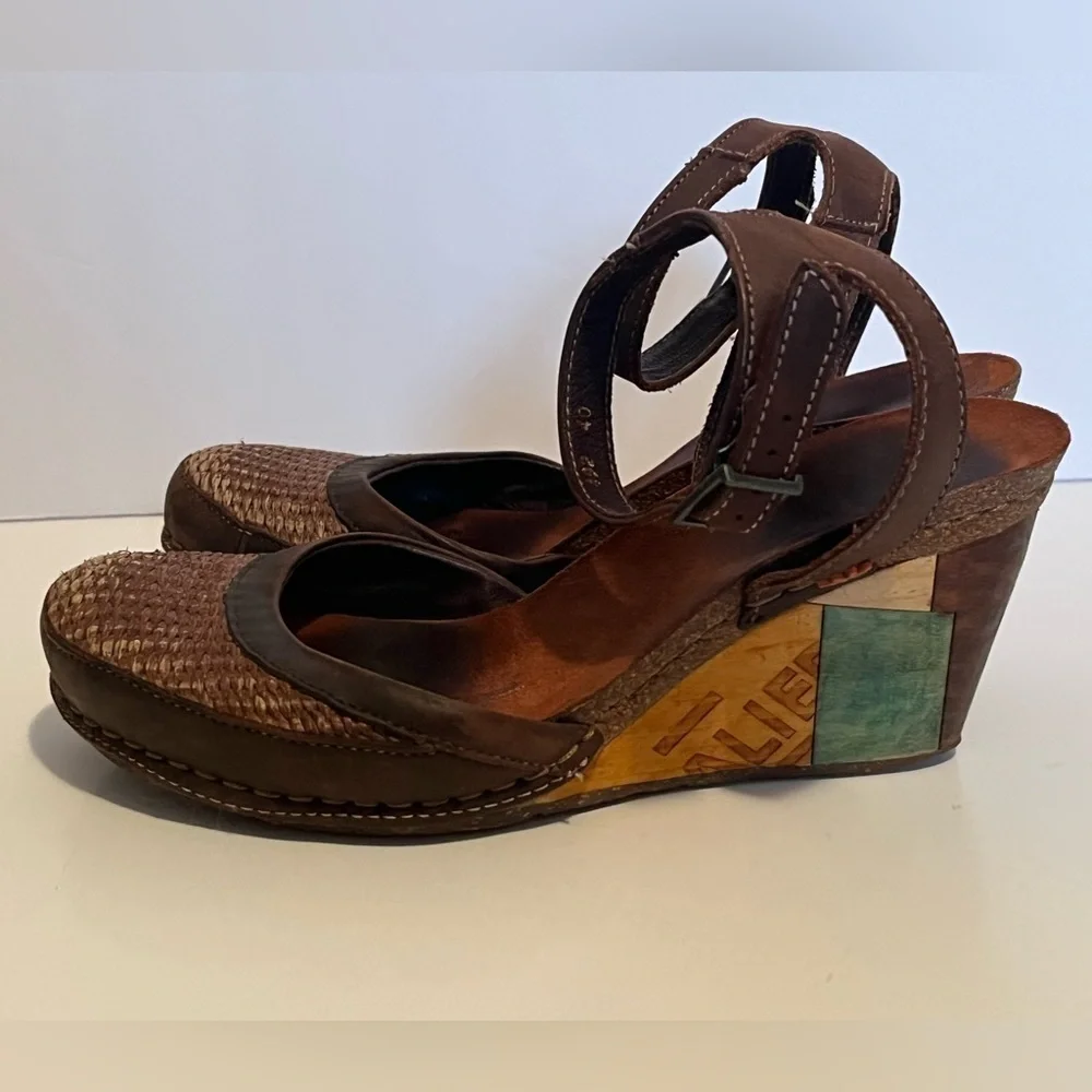 ART Women’s Brown Wedges